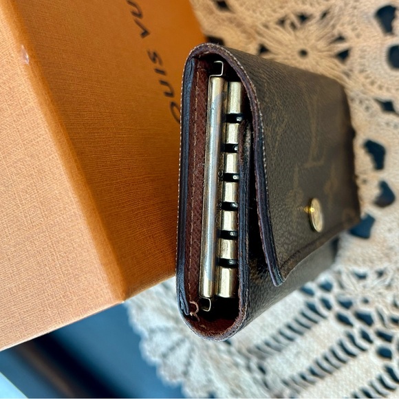 Louis Vuitton Dark Brown Monogram Six Key Holder - Picture 5 of 7
